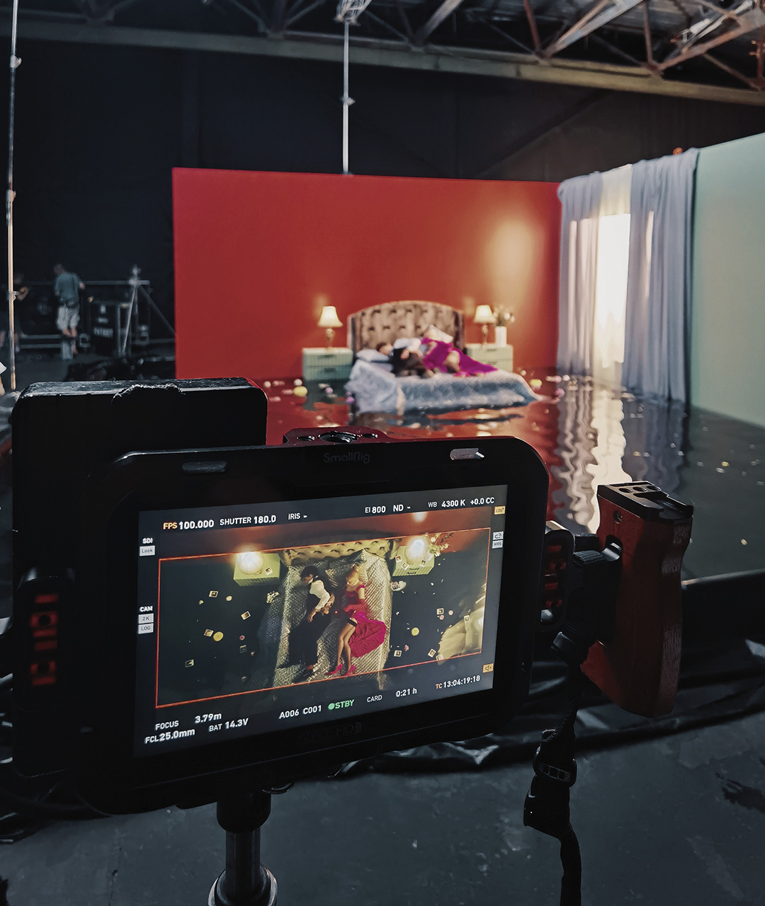 Зйомка з водою та штучний дощ у студії | зйомка з басейном 12х12м в SP Studio  | Зйомка кліпу з штучним дощем в студії | Художник-постановник Свиридов Юрій