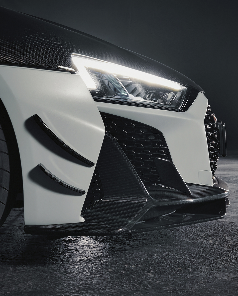 Агресивний силует Audi R8 у хмарах диму: професійна локація для зйомок машин у Києві