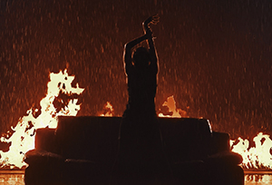 студія для кліпів з дощем | зйомка з вогнем та водою Київ | аквазона оренда | зйомка зі штучним дощем Київ | зйомка з полум'я в фотостудії Київ