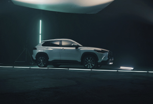 рекламна-зйомка-для-Toyota-Ukraine-чорна-студія-для-зйомок-Toyota-Corolla-Cross