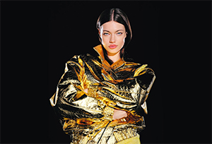 Cultnaked-Campaign-Metallic-Spheres-Stage-3-Darkness-SP-Studio-зйомка-на-білій-циклорамі-студія-з-великою-білою-циклорамою-Київ-оренда-студії-для-зйомок-бренду